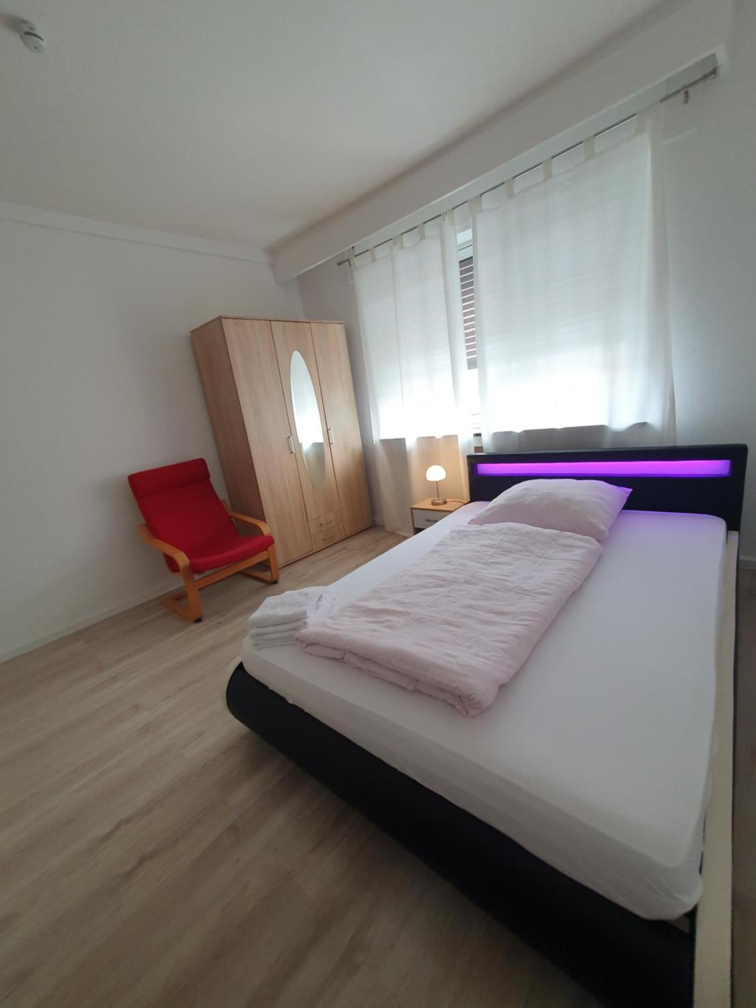 Gemuetliches Mit Franzoesischem Doppelbett An Der Universitaetsklinik Privatunterkunft *