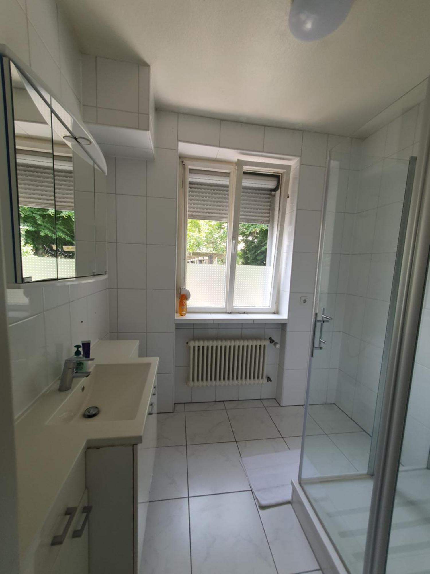 Gemuetliches Mit Franzoesischem Doppelbett An Der Universitaetsklinik Mainz